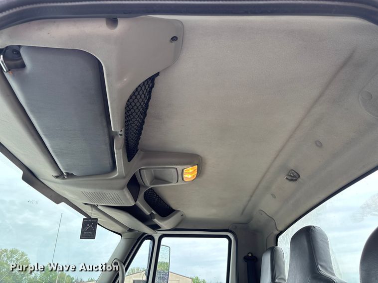 image for item FC5615 2010 International DuraStar 4300 truck cab and chassis