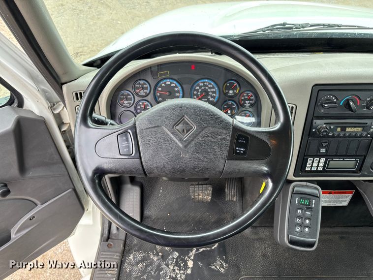 image for item FC5615 2010 International DuraStar 4300 truck cab and chassis