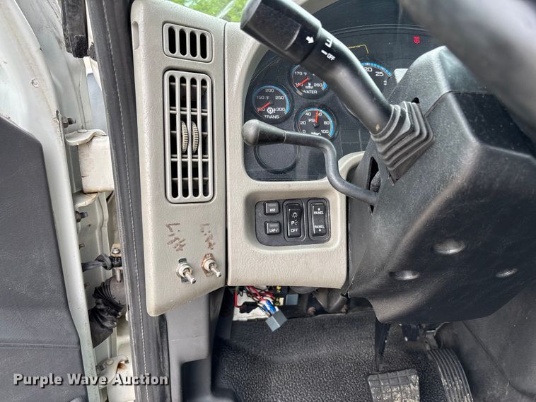 image for item FC5615 2010 International DuraStar 4300 truck cab and chassis