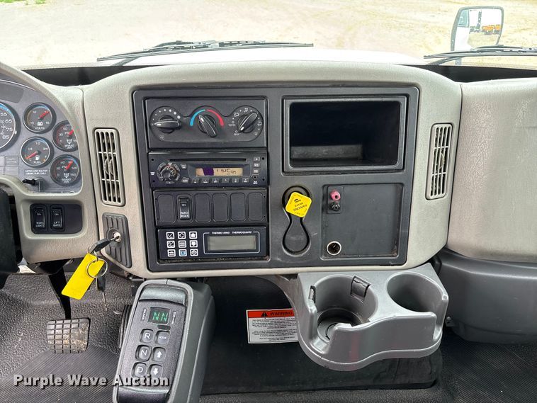 image for item FC5615 2010 International DuraStar 4300 truck cab and chassis