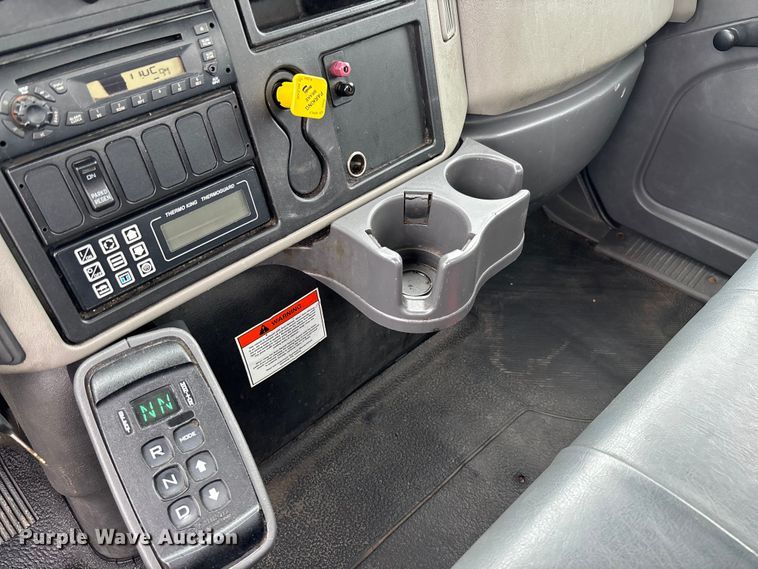 image for item FC5615 2010 International DuraStar 4300 truck cab and chassis