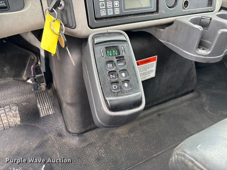image for item FC5615 2010 International DuraStar 4300 truck cab and chassis