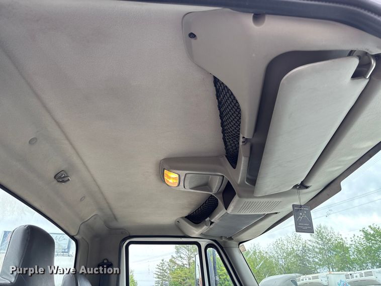 image for item FC5615 2010 International DuraStar 4300 truck cab and chassis