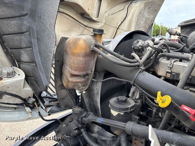 image for item FC5615 2010 International DuraStar 4300 truck cab and chassis