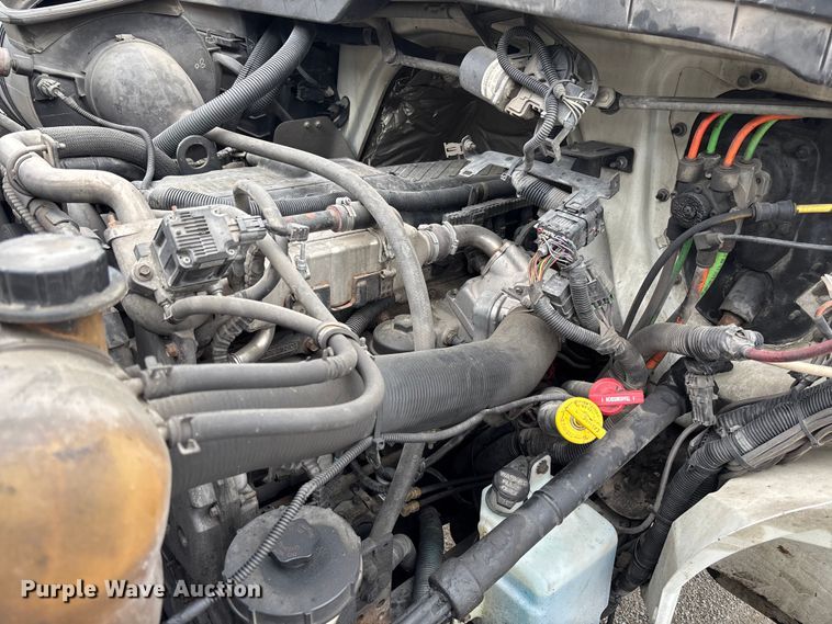 image for item FC5615 2010 International DuraStar 4300 truck cab and chassis
