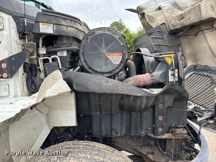 image for item FC5615 2010 International DuraStar 4300 truck cab and chassis