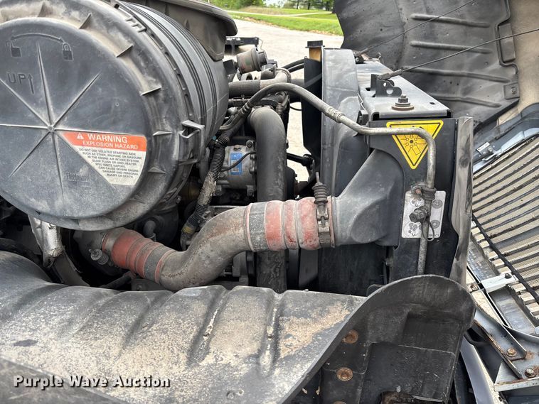 image for item FC5615 2010 International DuraStar 4300 truck cab and chassis