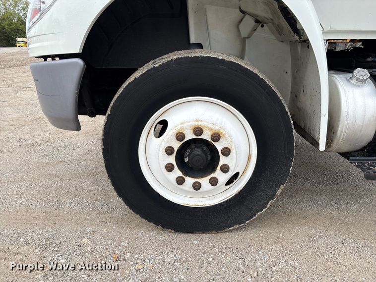 image for item FC5615 2010 International DuraStar 4300 truck cab and chassis