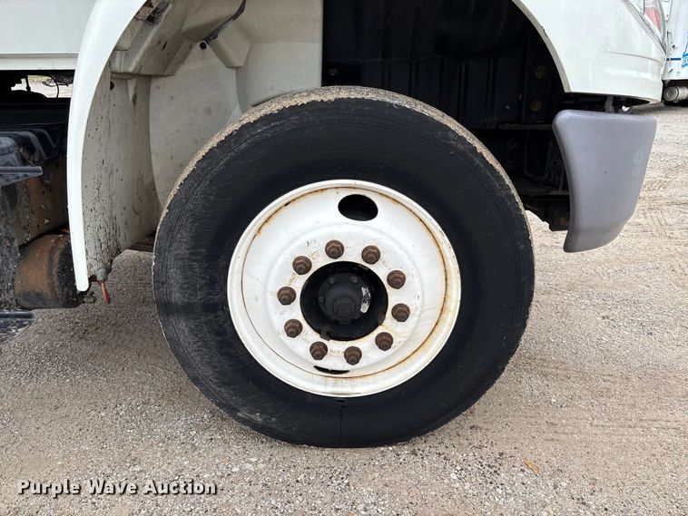 image for item FC5615 2010 International DuraStar 4300 truck cab and chassis