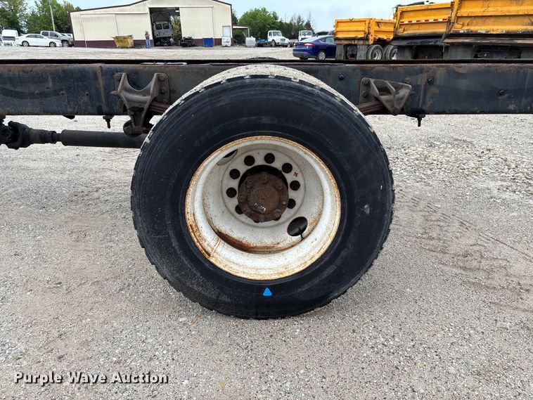 image for item FC5615 2010 International DuraStar 4300 truck cab and chassis