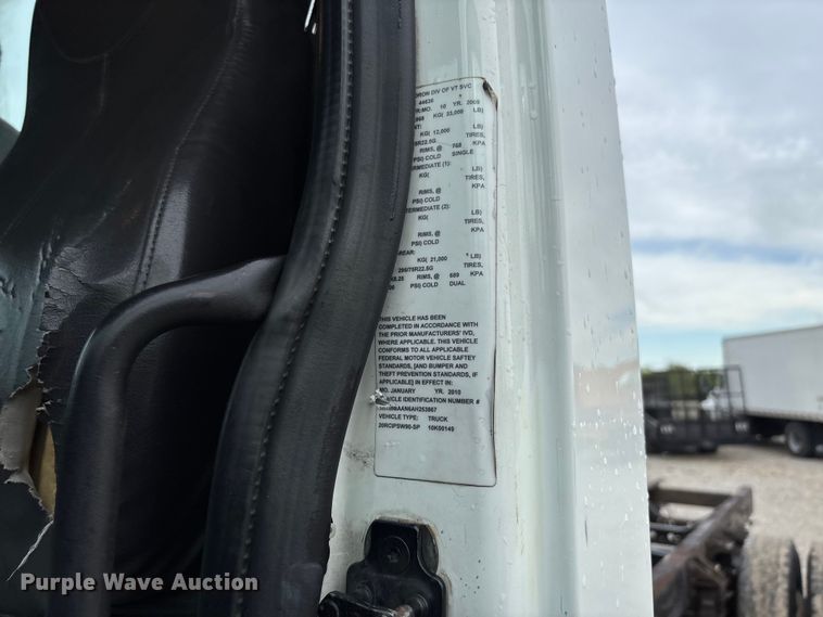 image for item FC5615 2010 International DuraStar 4300 truck cab and chassis