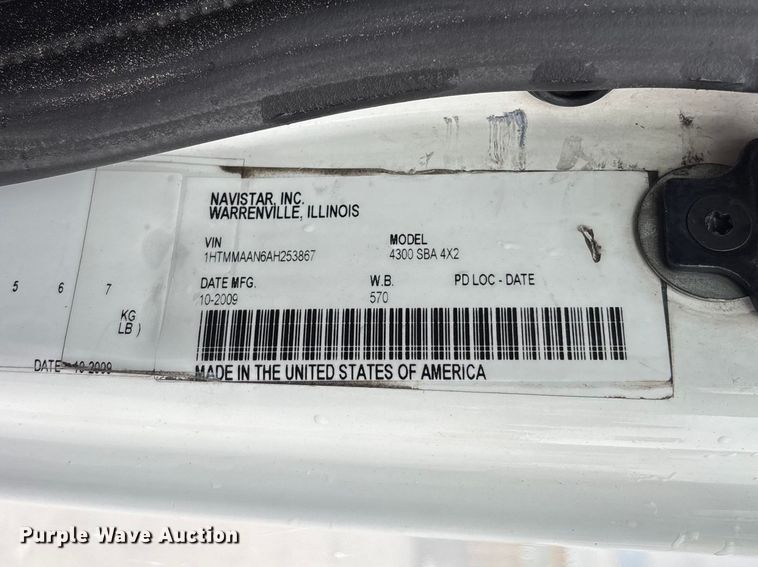 image for item FC5615 2010 International DuraStar 4300 truck cab and chassis