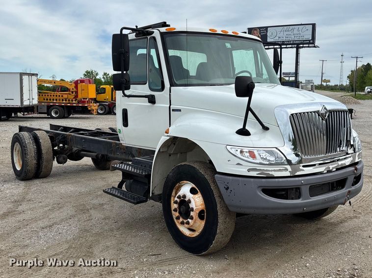 image for item FC5616 2010 International DuraStar 4300 truck cab and chassis