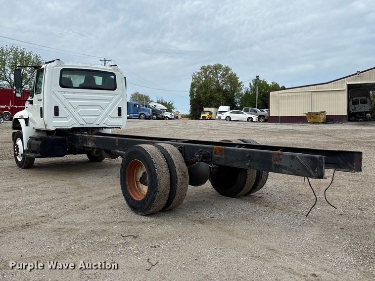 image for item FC5616 2010 International DuraStar 4300 truck cab and chassis