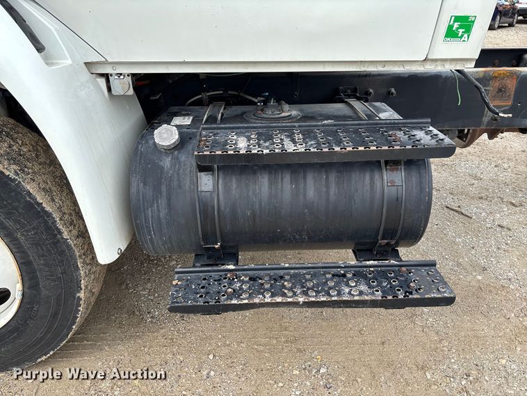 image for item FC5616 2010 International DuraStar 4300 truck cab and chassis