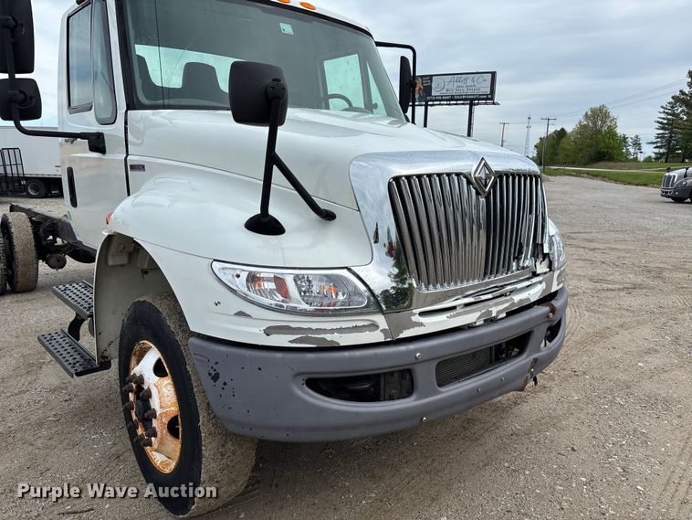 image for item FC5616 2010 International DuraStar 4300 truck cab and chassis