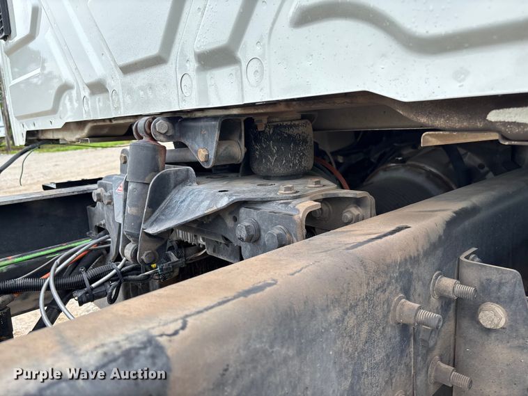 image for item FC5616 2010 International DuraStar 4300 truck cab and chassis