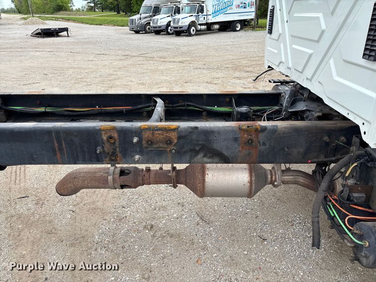 image for item FC5616 2010 International DuraStar 4300 truck cab and chassis