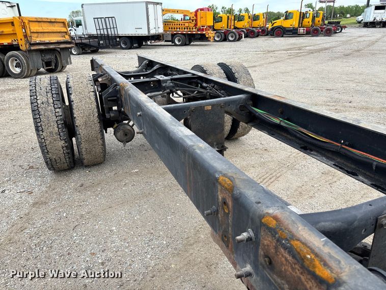 image for item FC5616 2010 International DuraStar 4300 truck cab and chassis