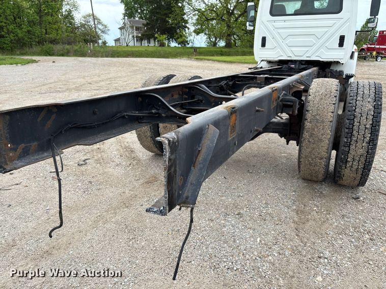 image for item FC5616 2010 International DuraStar 4300 truck cab and chassis