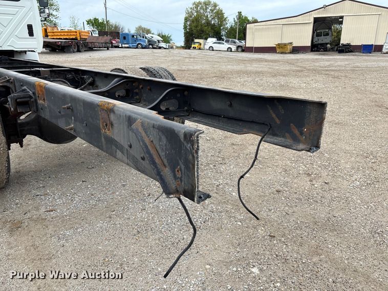 image for item FC5616 2010 International DuraStar 4300 truck cab and chassis