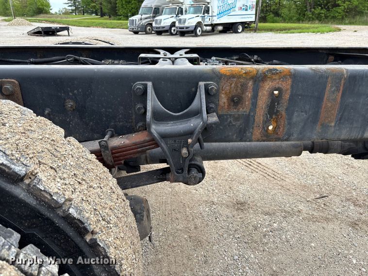 image for item FC5616 2010 International DuraStar 4300 truck cab and chassis