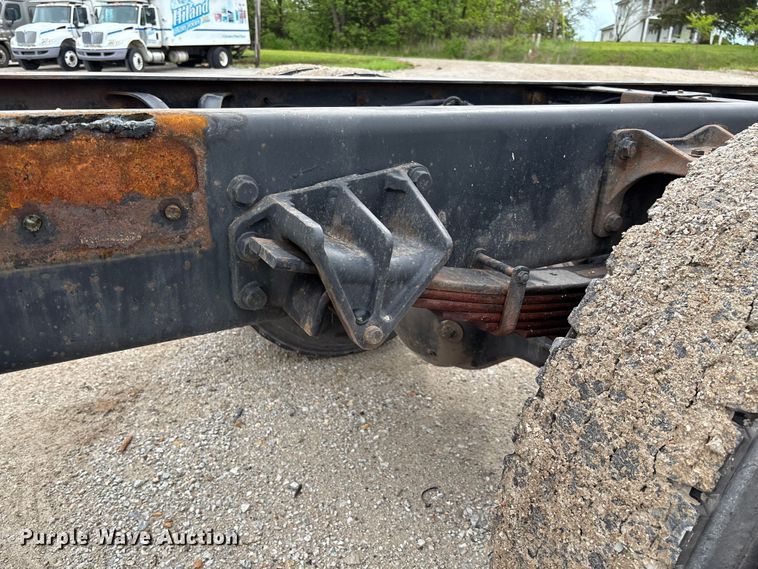 image for item FC5616 2010 International DuraStar 4300 truck cab and chassis