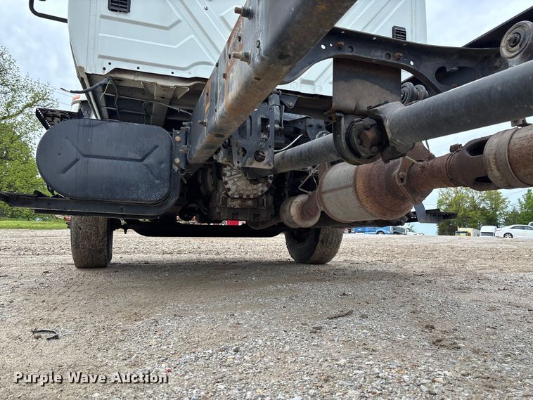 image for item FC5616 2010 International DuraStar 4300 truck cab and chassis