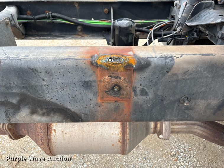 image for item FC5616 2010 International DuraStar 4300 truck cab and chassis