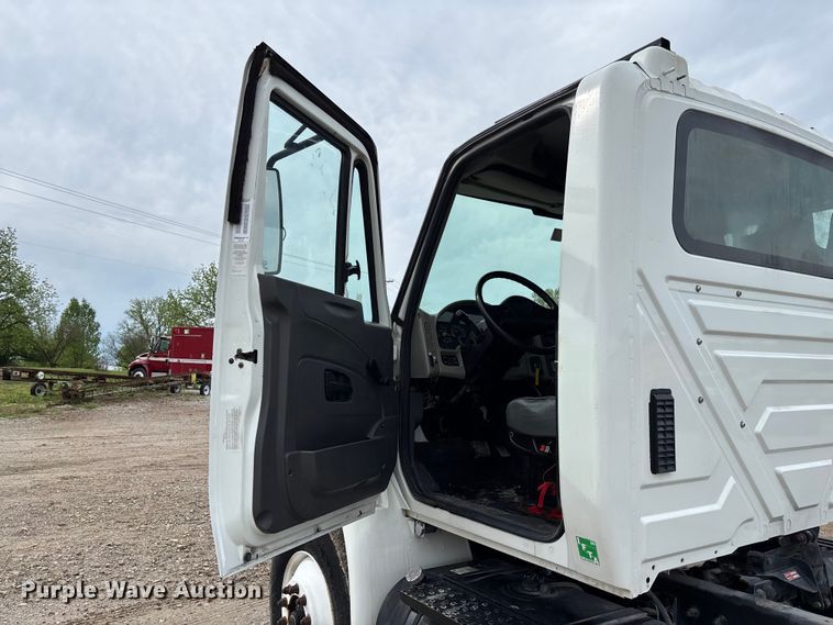 image for item FC5616 2010 International DuraStar 4300 truck cab and chassis