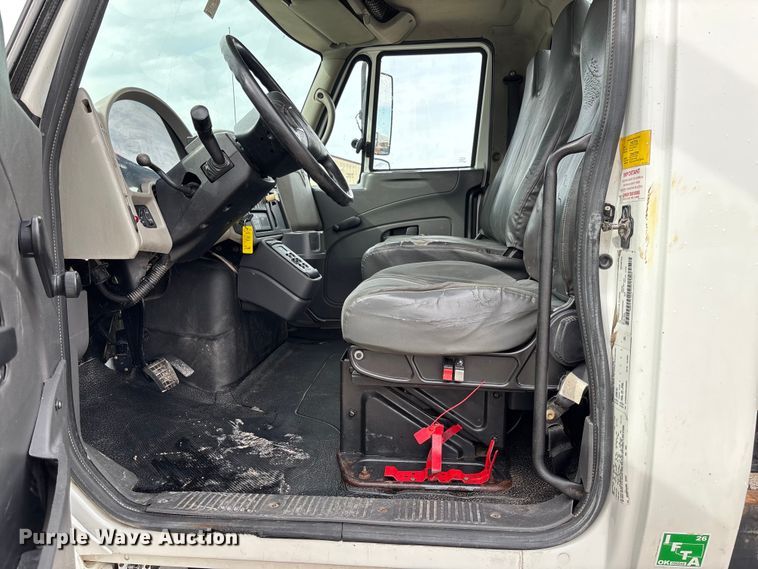 image for item FC5616 2010 International DuraStar 4300 truck cab and chassis