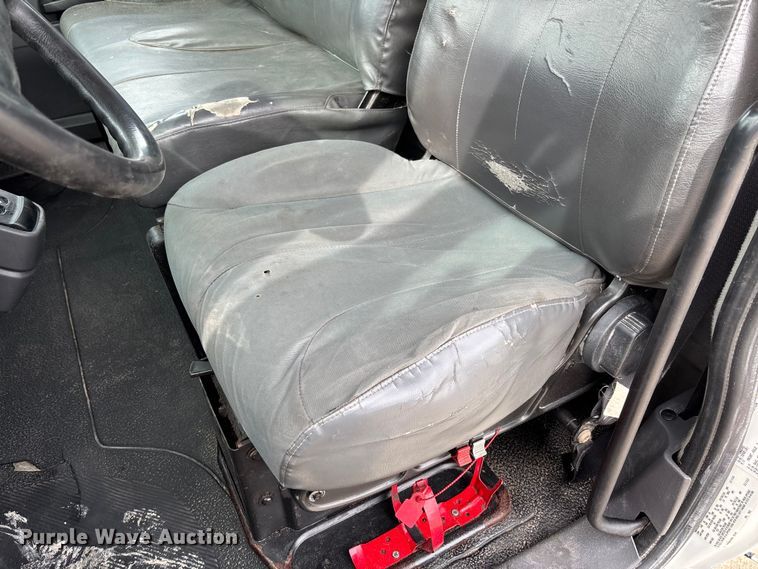 image for item FC5616 2010 International DuraStar 4300 truck cab and chassis