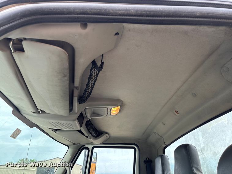 image for item FC5616 2010 International DuraStar 4300 truck cab and chassis