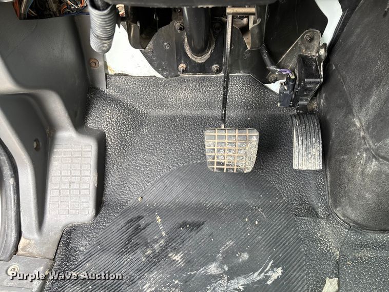 image for item FC5616 2010 International DuraStar 4300 truck cab and chassis