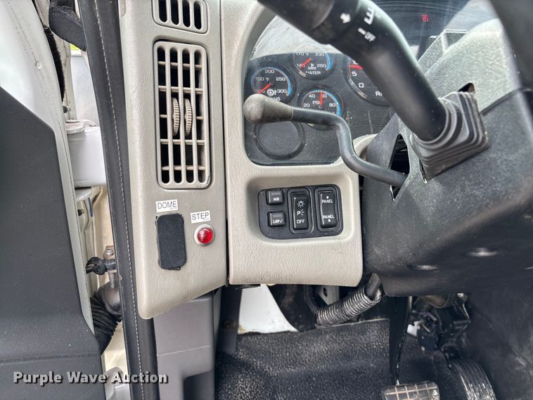 image for item FC5616 2010 International DuraStar 4300 truck cab and chassis