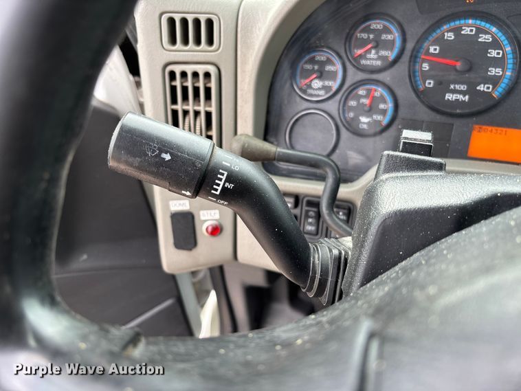image for item FC5616 2010 International DuraStar 4300 truck cab and chassis