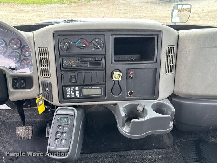 image for item FC5616 2010 International DuraStar 4300 truck cab and chassis