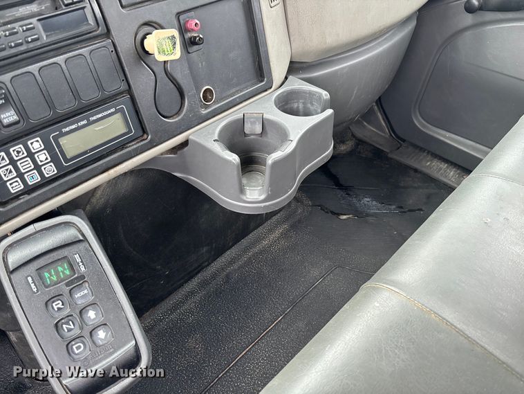 image for item FC5616 2010 International DuraStar 4300 truck cab and chassis