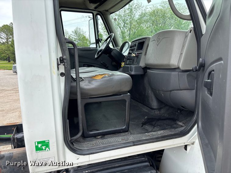 image for item FC5616 2010 International DuraStar 4300 truck cab and chassis