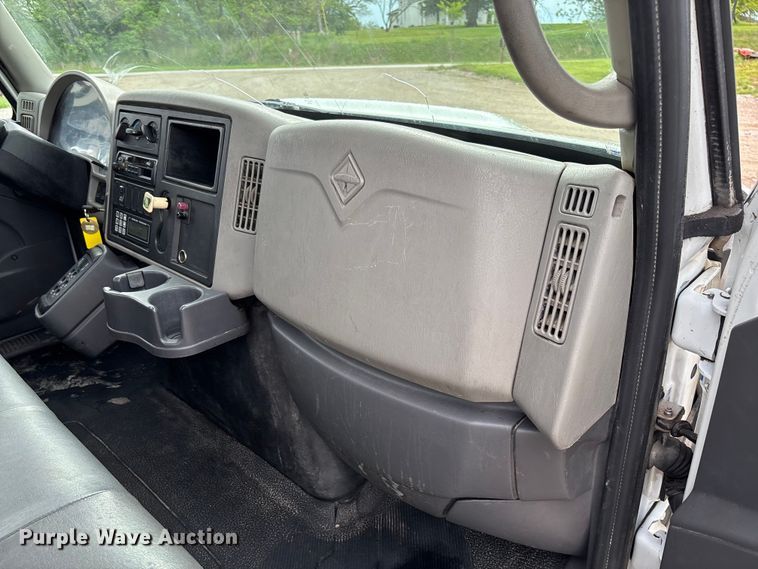 image for item FC5616 2010 International DuraStar 4300 truck cab and chassis