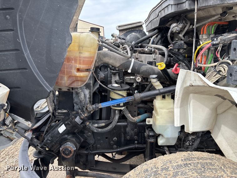 image for item FC5616 2010 International DuraStar 4300 truck cab and chassis