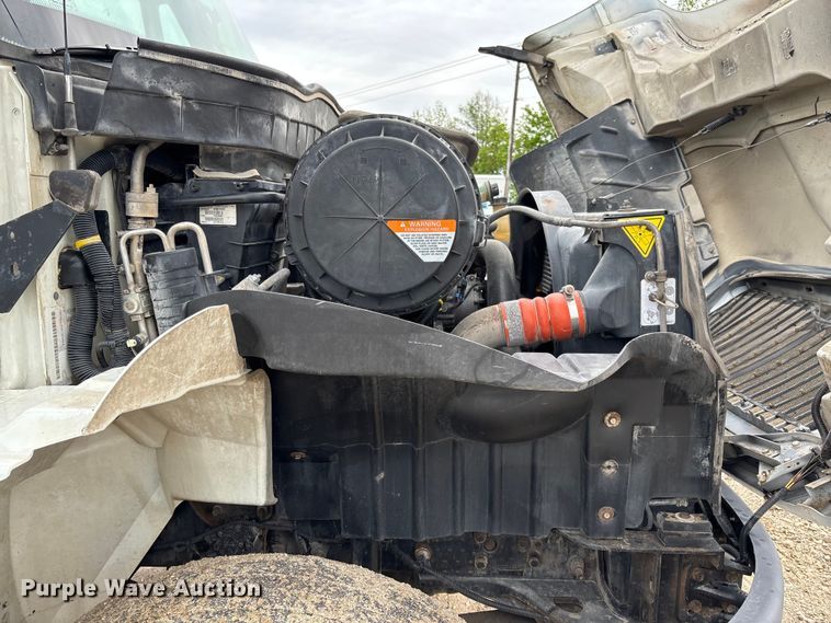image for item FC5616 2010 International DuraStar 4300 truck cab and chassis