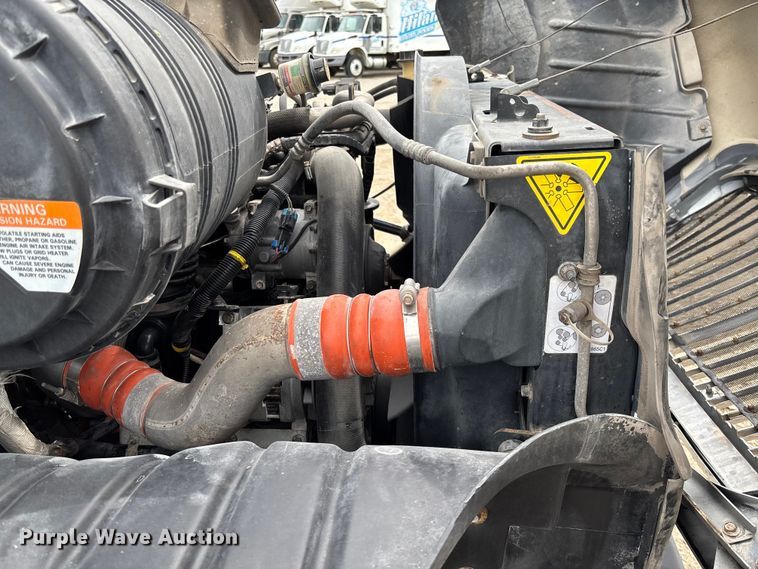 image for item FC5616 2010 International DuraStar 4300 truck cab and chassis