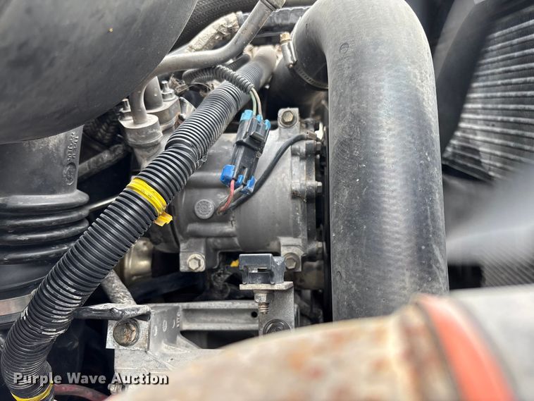 image for item FC5616 2010 International DuraStar 4300 truck cab and chassis
