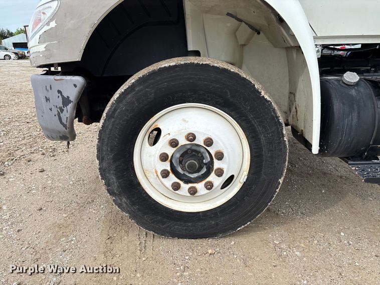 image for item FC5616 2010 International DuraStar 4300 truck cab and chassis