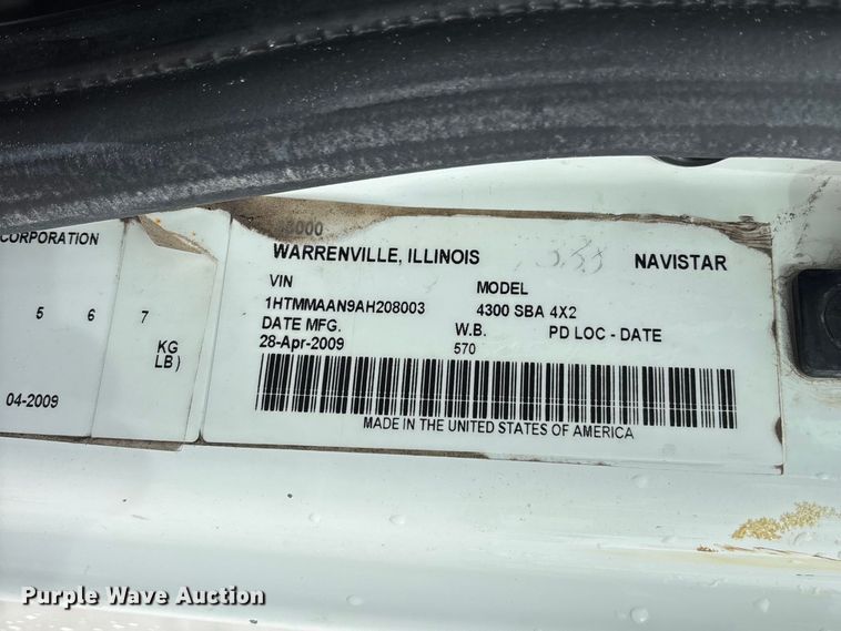 image for item FC5616 2010 International DuraStar 4300 truck cab and chassis