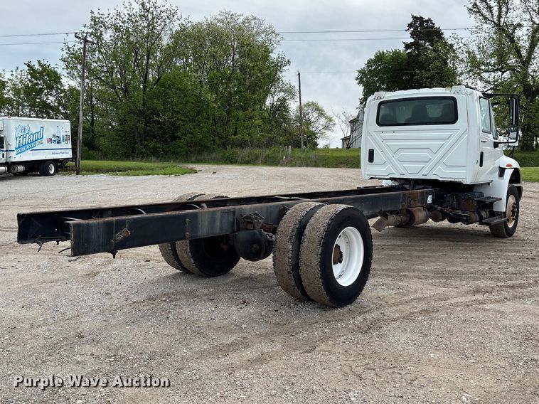 image for item FC5617 2010 International  DuraStar 4300 truck cab and chassis