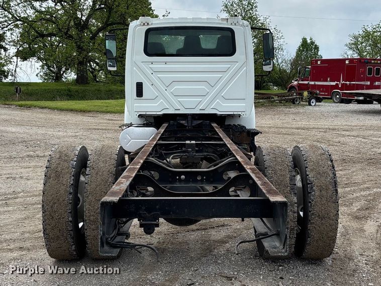 image for item FC5617 2010 International  DuraStar 4300 truck cab and chassis