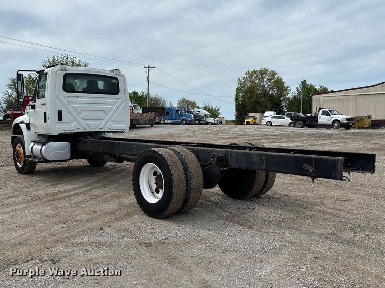 image for item FC5617 2010 International  DuraStar 4300 truck cab and chassis