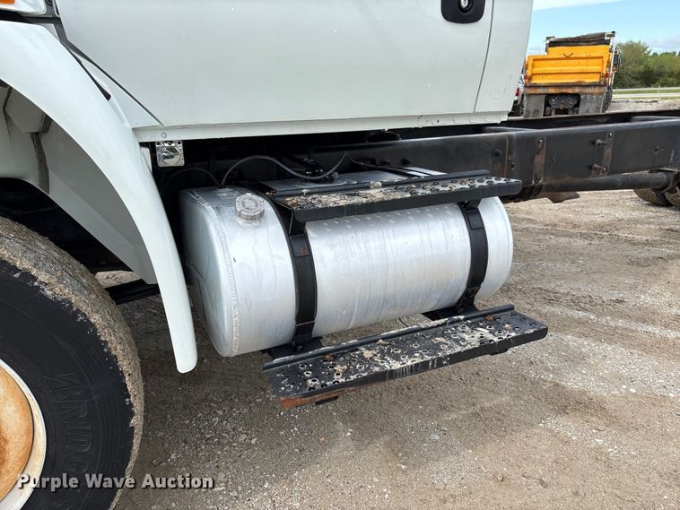 image for item FC5617 2010 International  DuraStar 4300 truck cab and chassis